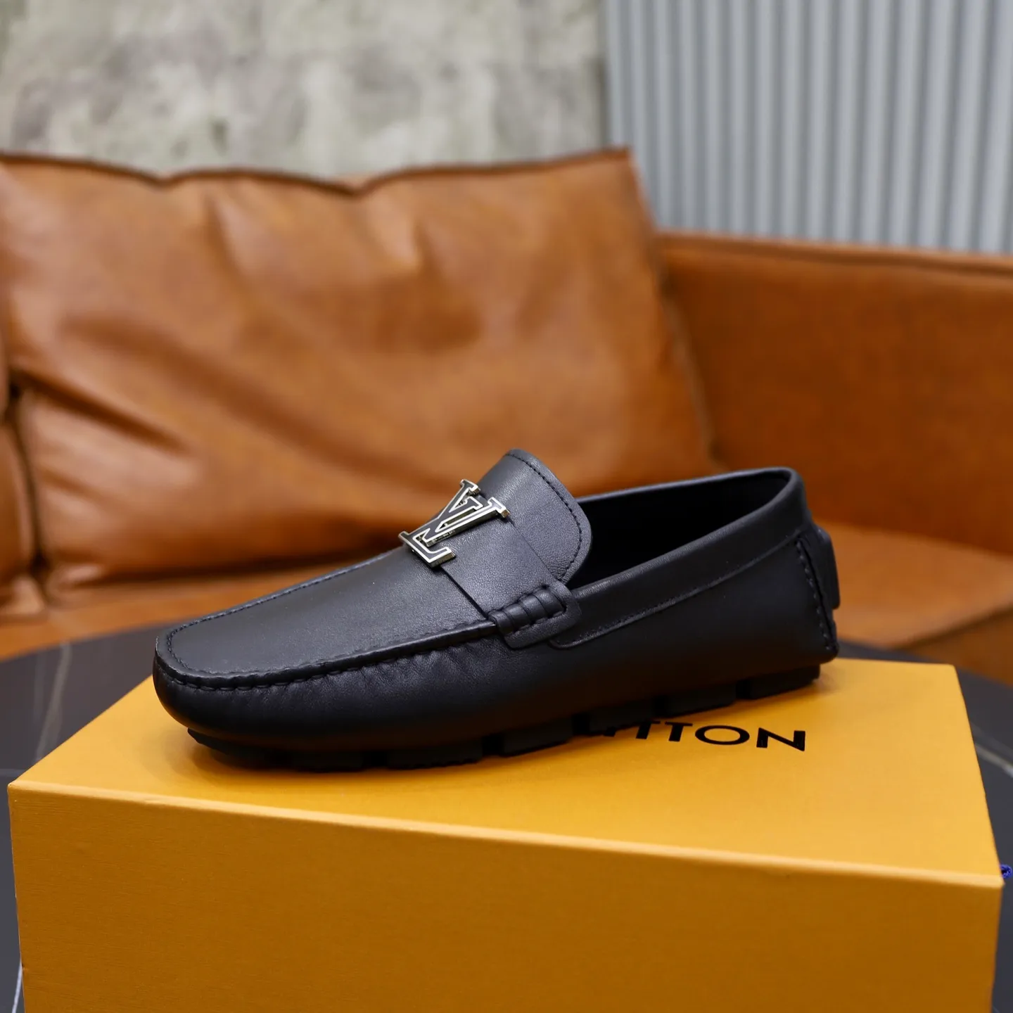 Ex-factory price: 480💰【LV】Louis Vuitton ⚠️High-end men’s driving and pedal series ⚠️38-44 (customized for 45) ⚠️All original cowhide leather! Thick and soft! Made entirely of calfskin lining! Rubber sheet anti-slip beanie sole! Three-dimensional package technology! Fashionable and classic! Handicrafts! Original high quality! Feel free to compare!